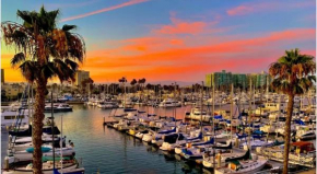 Oasis 2 bedroom minutes to the marina